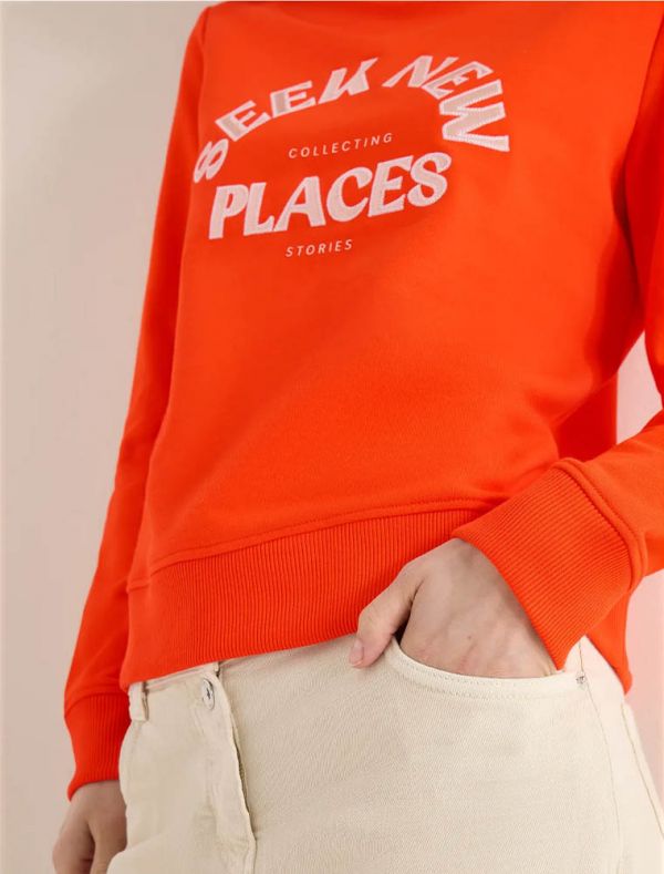 Maglia con scollo a barchetta. tessuy... - ciliegia