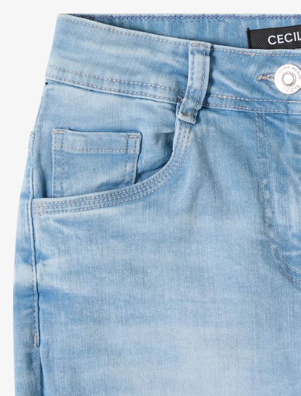 Jeans capri aderenti. chiusura con zi... - light blue