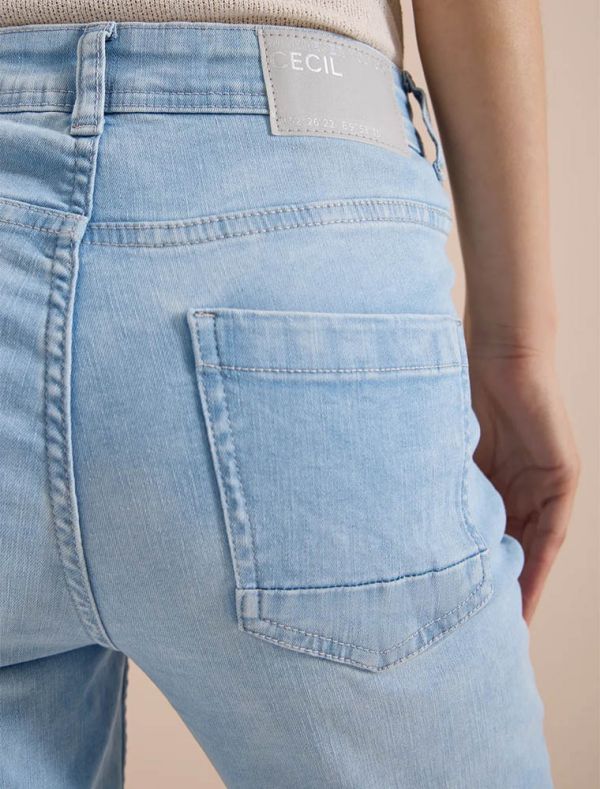 Jeans capri aderenti. chiusura con zi... - light blue